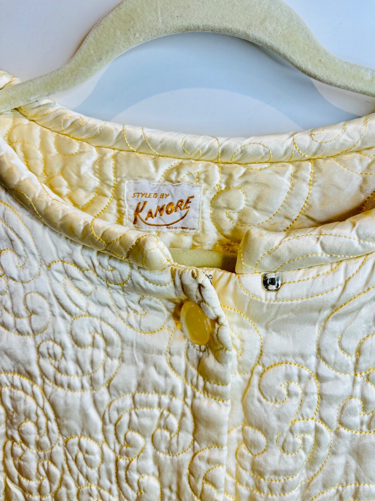 EUC*VTG 50’S-60’S SATIN SOFT LIGHT YELLOW SWIRL QUILTED HOSTESS LOUNGE ROBE*S/M