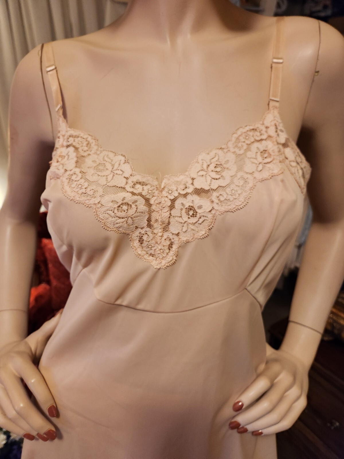 Vtg Vanity Fair sz 36 Beige Full Dress Slip Lace Antron III USA Taffeta Skirt