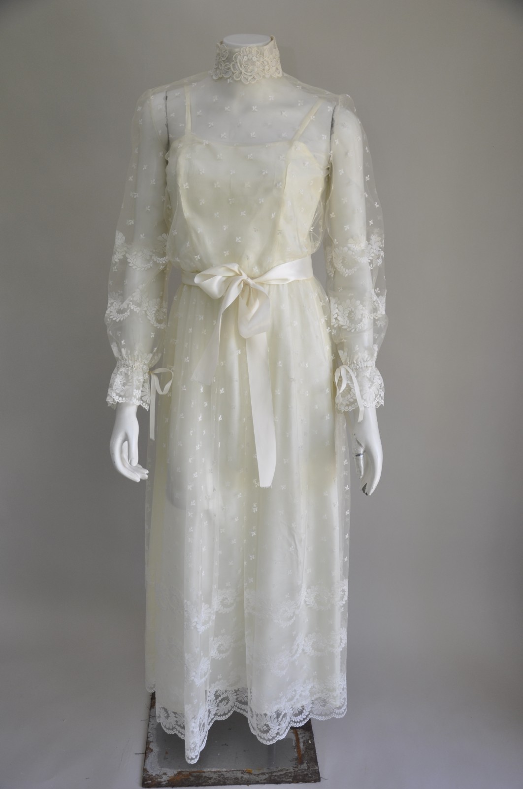 Vintage 1980s Ivory Lace Romantic Edwardian Style Wedding Party Dress XS