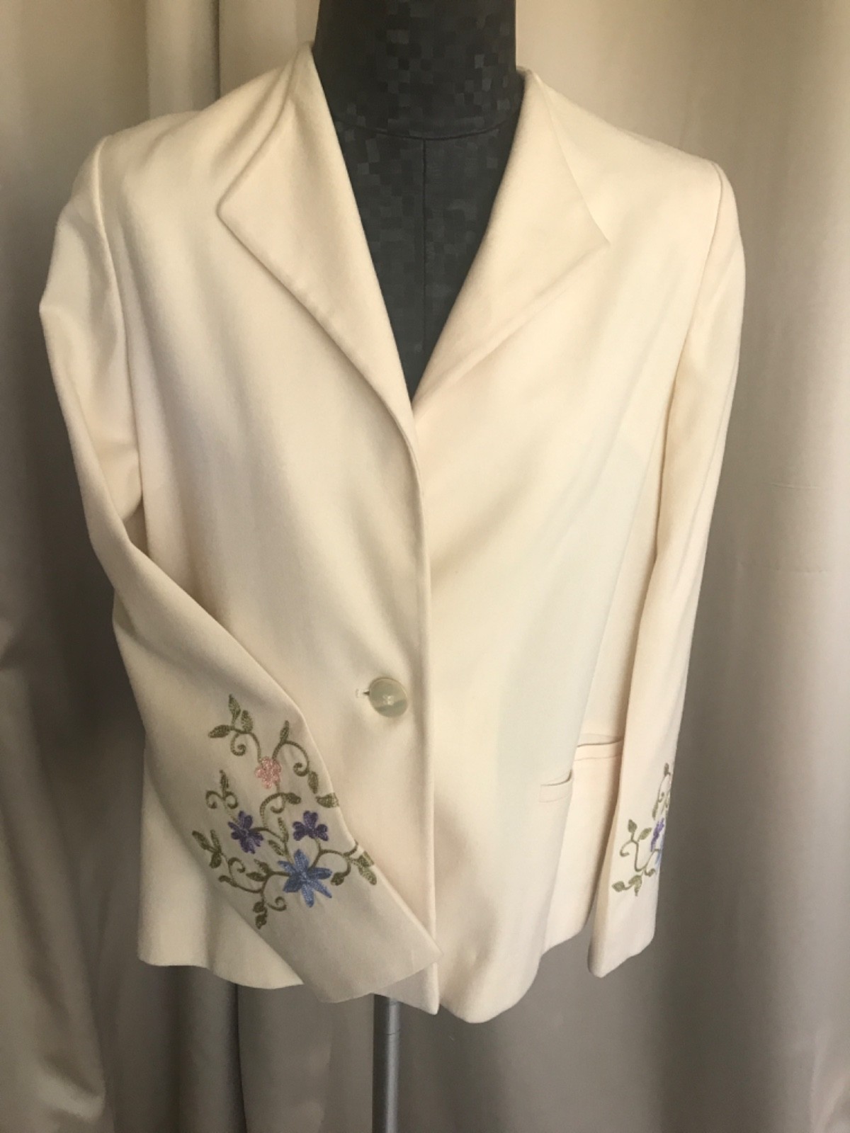 Vintage70′ light cream wool Union Made jacket finished with colorful embroidery
