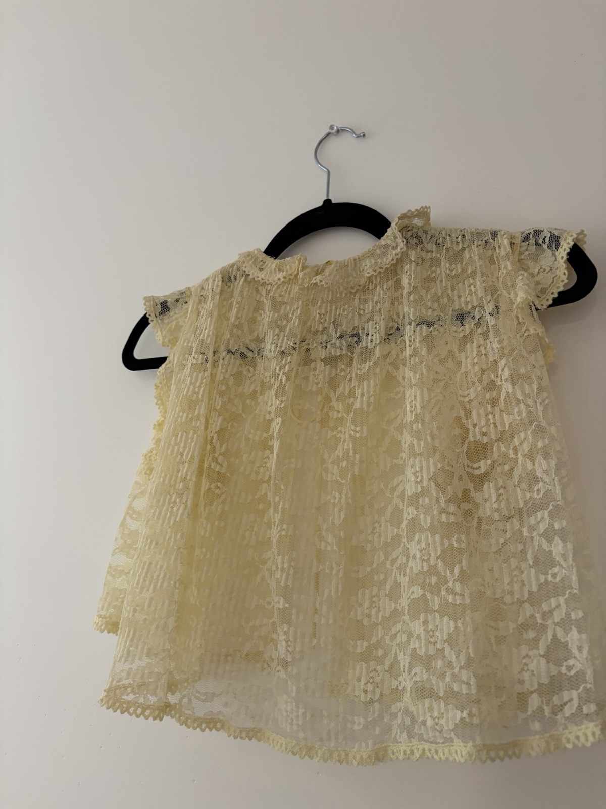 Vintage 60s-70s Lacy Top Women’s Size S Short Sleeve Blouse Yellow lace Coquette