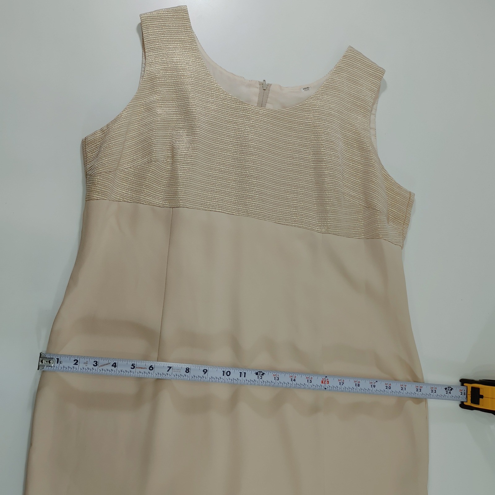 Vintage Gold Metallic Ribbed Cream Sheath Dress Sleeveless Formal Size 20