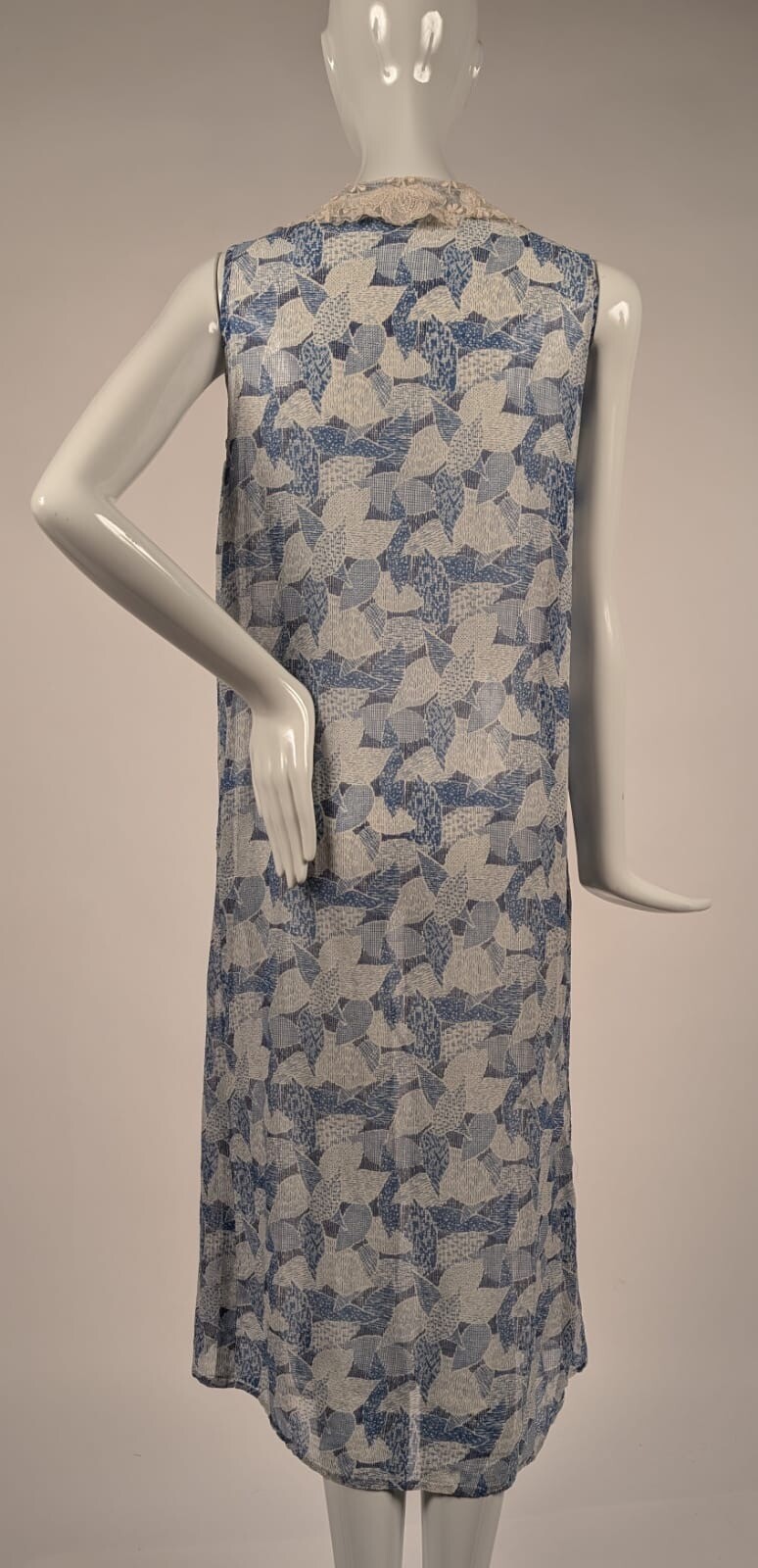 1920’S BLUE ABSTRACT PRINT MUSLIN DRESS W LACE COLLAR