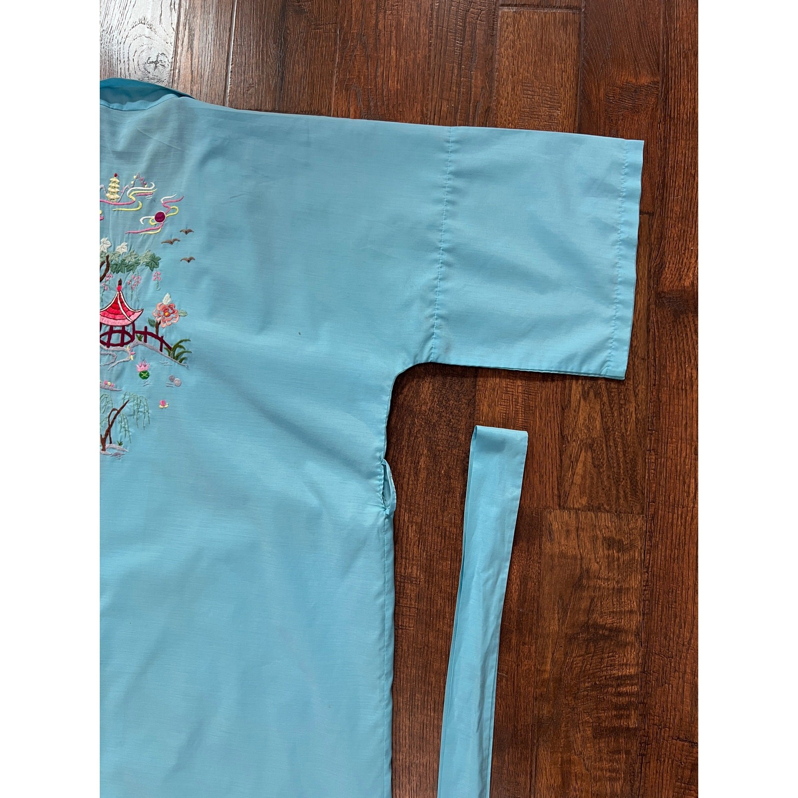 Vintage Jodie Arden Kimono Robe – Pale Blue Embroidered Pagoda Asian Motif