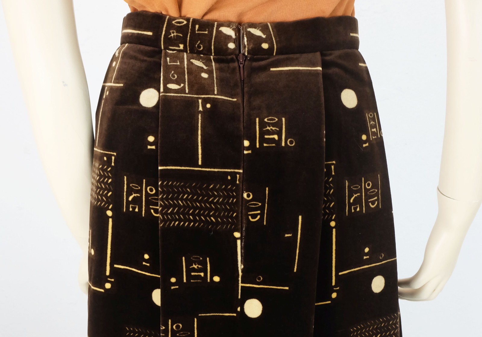 SKIRT velvet skirt with unusual Egyptian pattern 70s maxi skirt size S