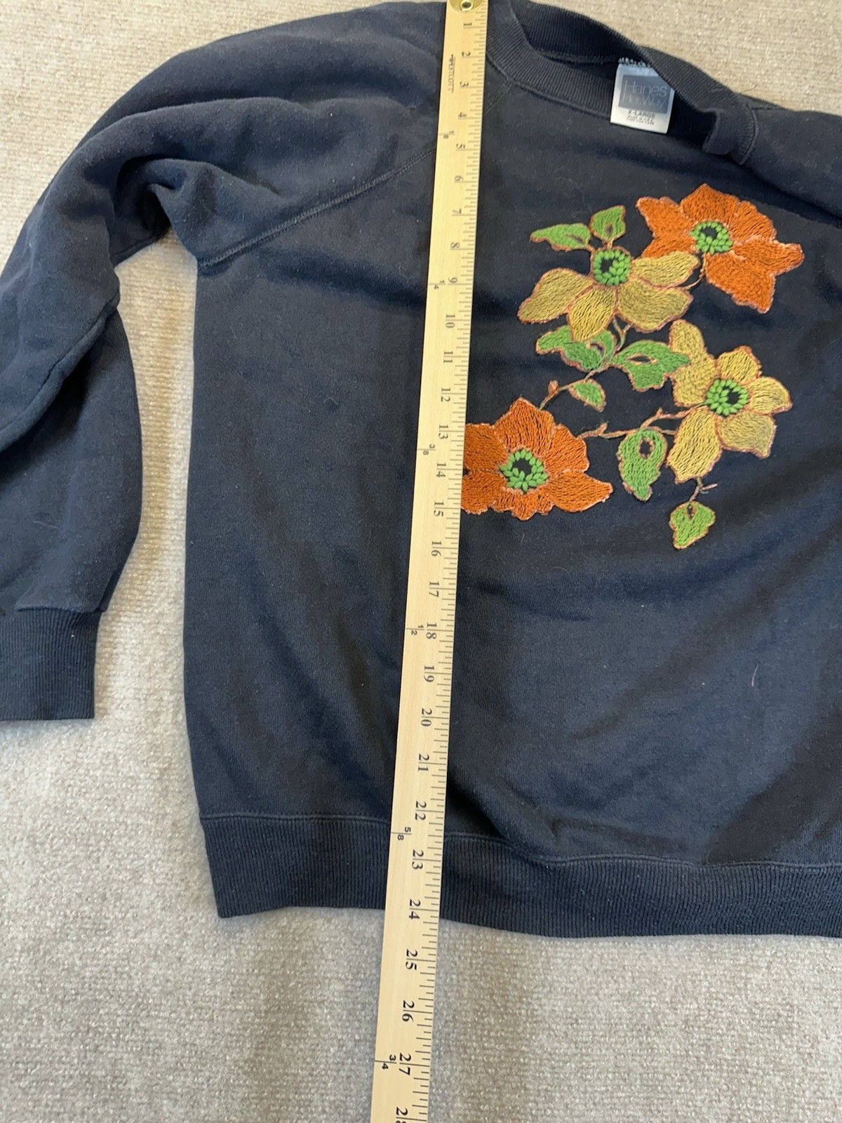 Vintage 90s Hanes Her Way sweatshirt with floral embroidery XL Women’s