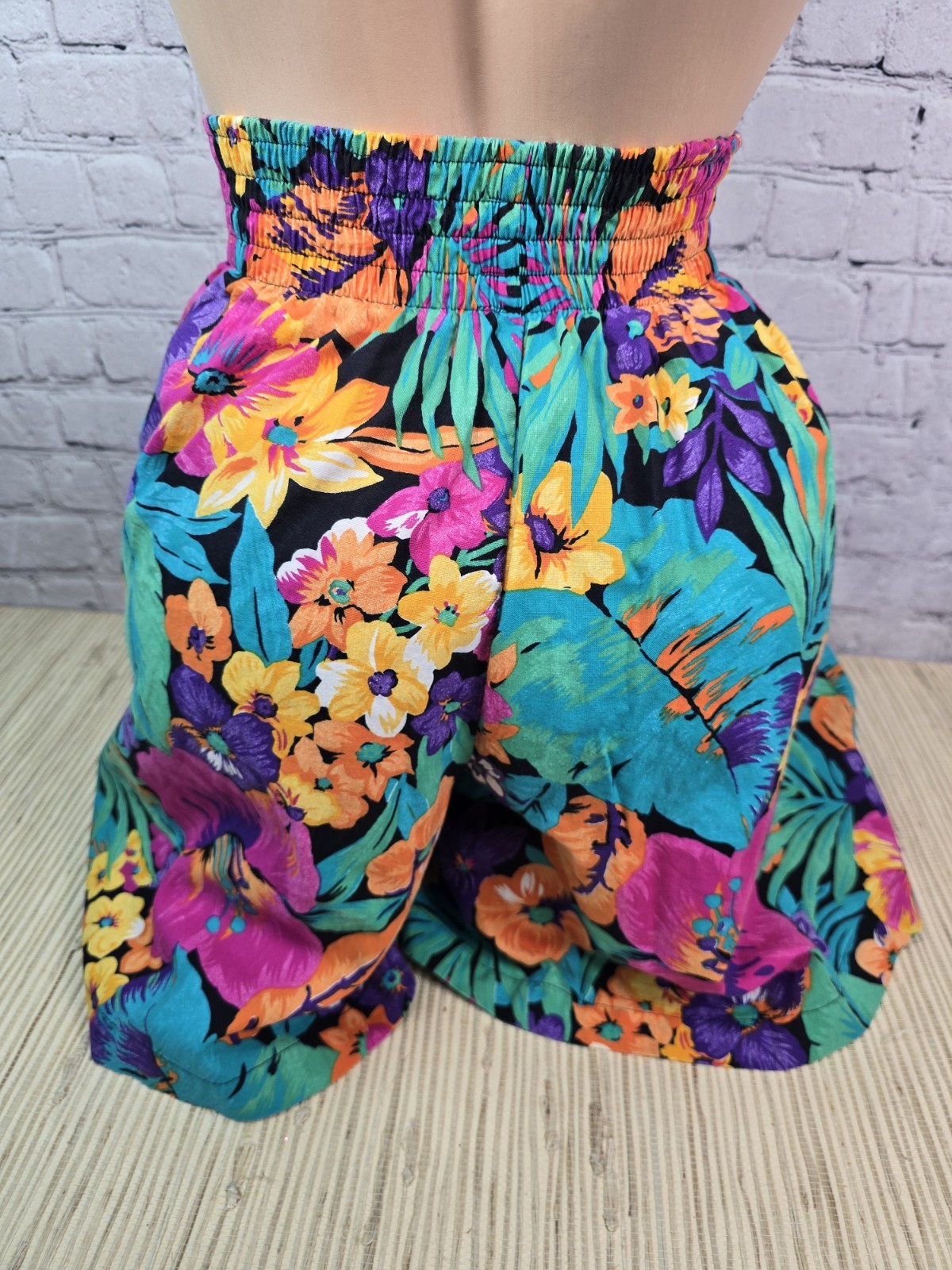 Vintage 80s Medium M Sostanza Multicolor Shorts Stretch Elastic Floral USA Beach