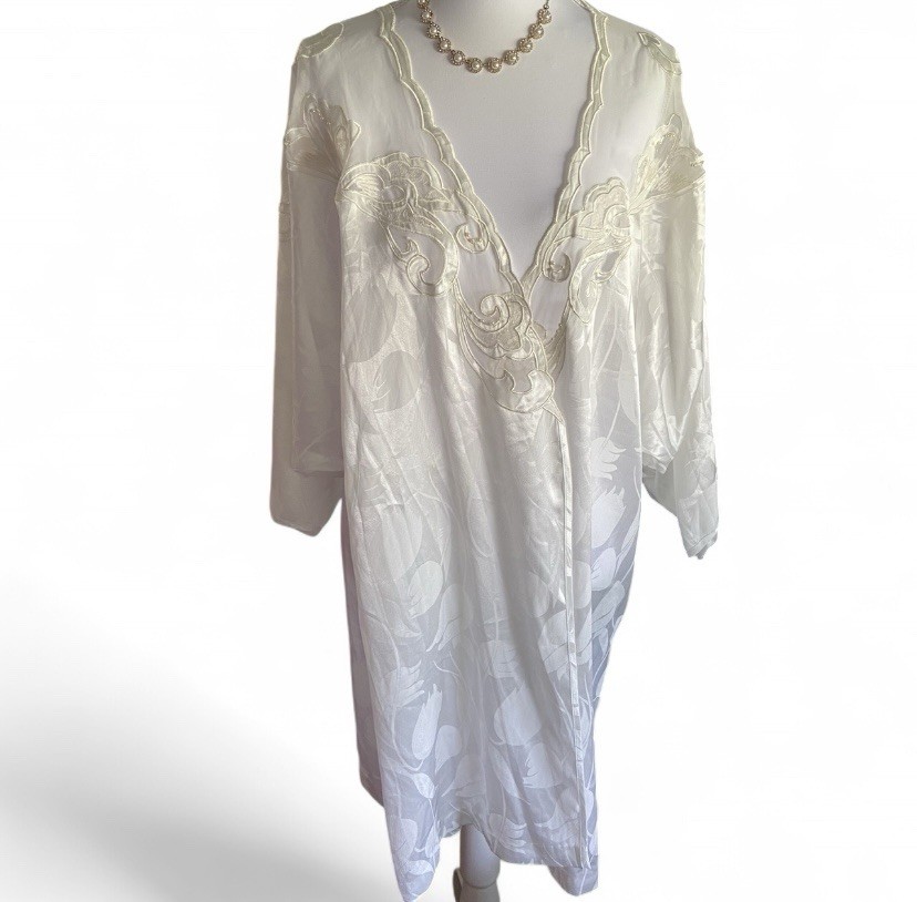 Vintage Saks Fifth Avenue Natori White Pearl Floral Peignoir Robe Womens Size L