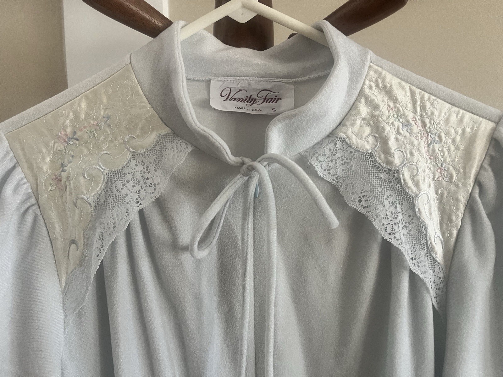 Vintage VANITY FAIR Lt Blue Long Robe House Coat Pockets Half Zip Small Lace