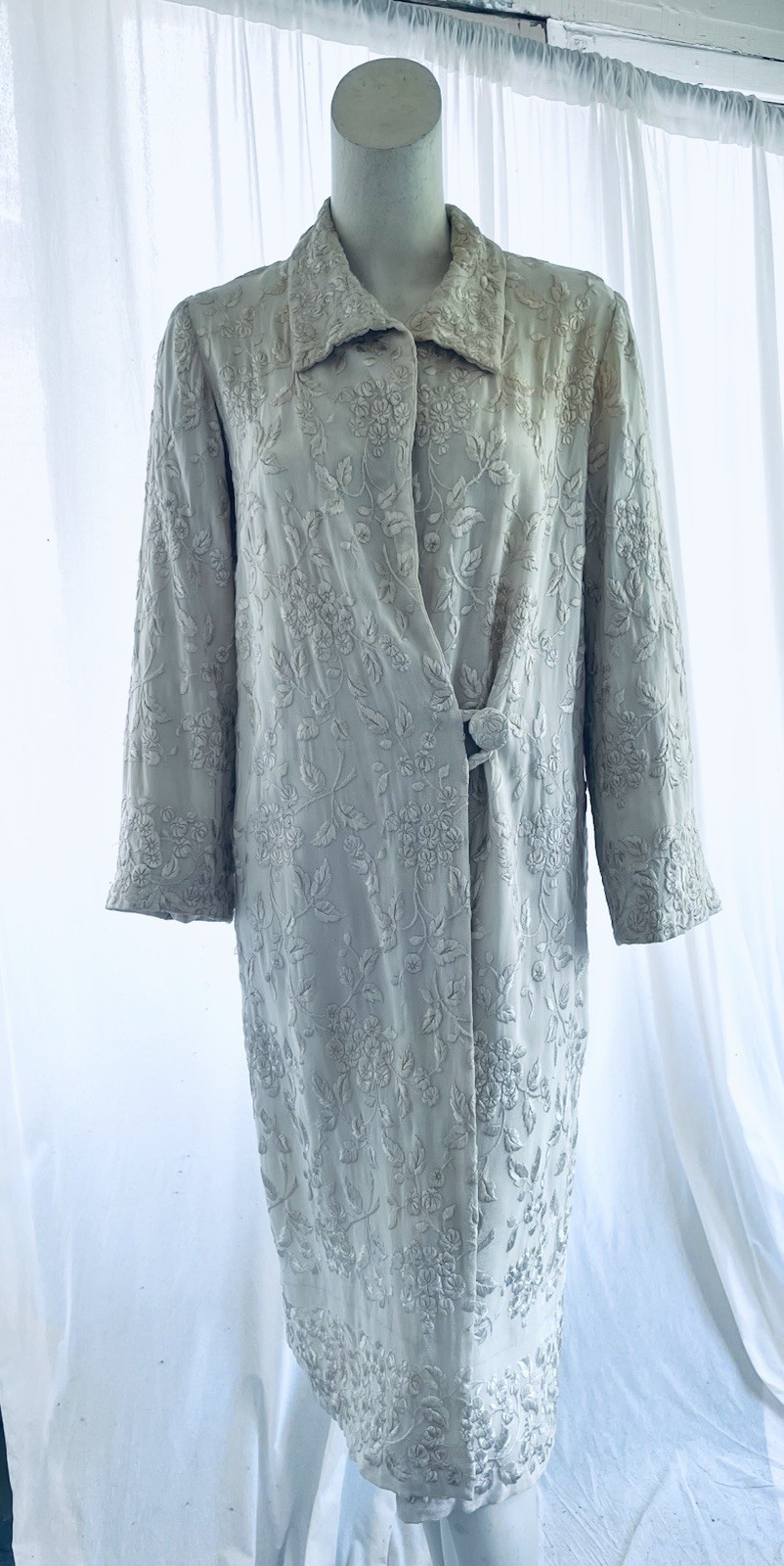 1920s Art Deco Vintage Embroidered Blush Silk Coat Attributed To House Of Lanvin