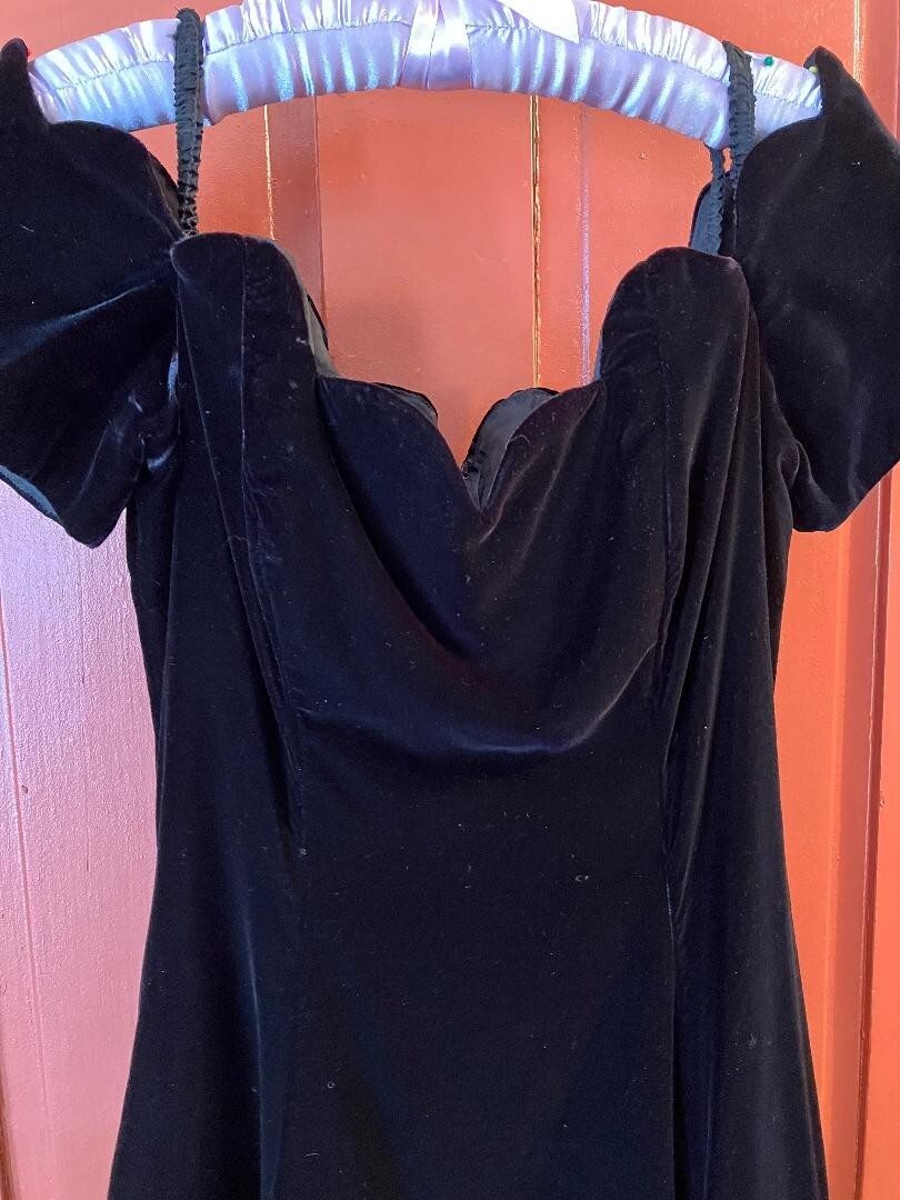 Vintage 80’s KAREN LUCAS for Niki Off Shoulder Black Velvet Dress Size 10