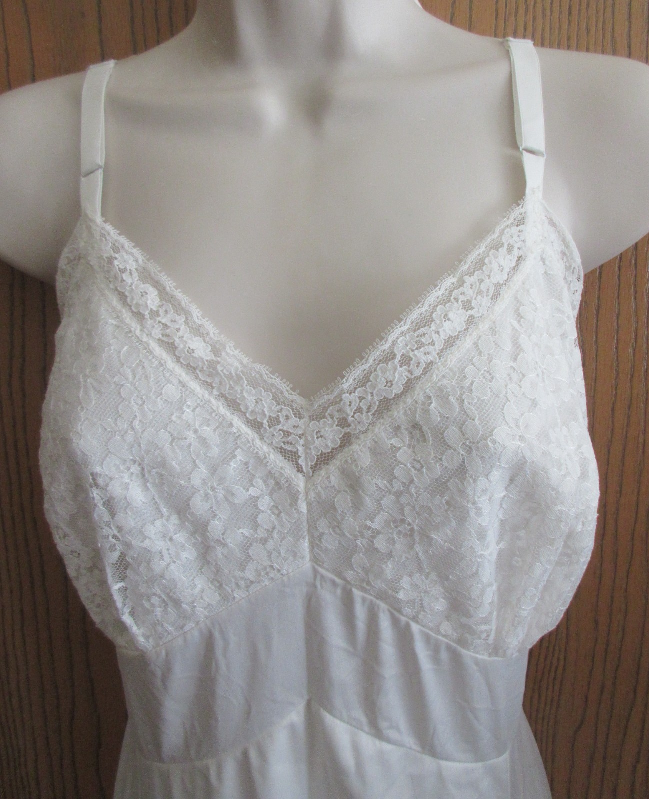 PENNEY’S ADONNA WHITE satiny nylon modesty panel LACY full slip sz 42 USA
