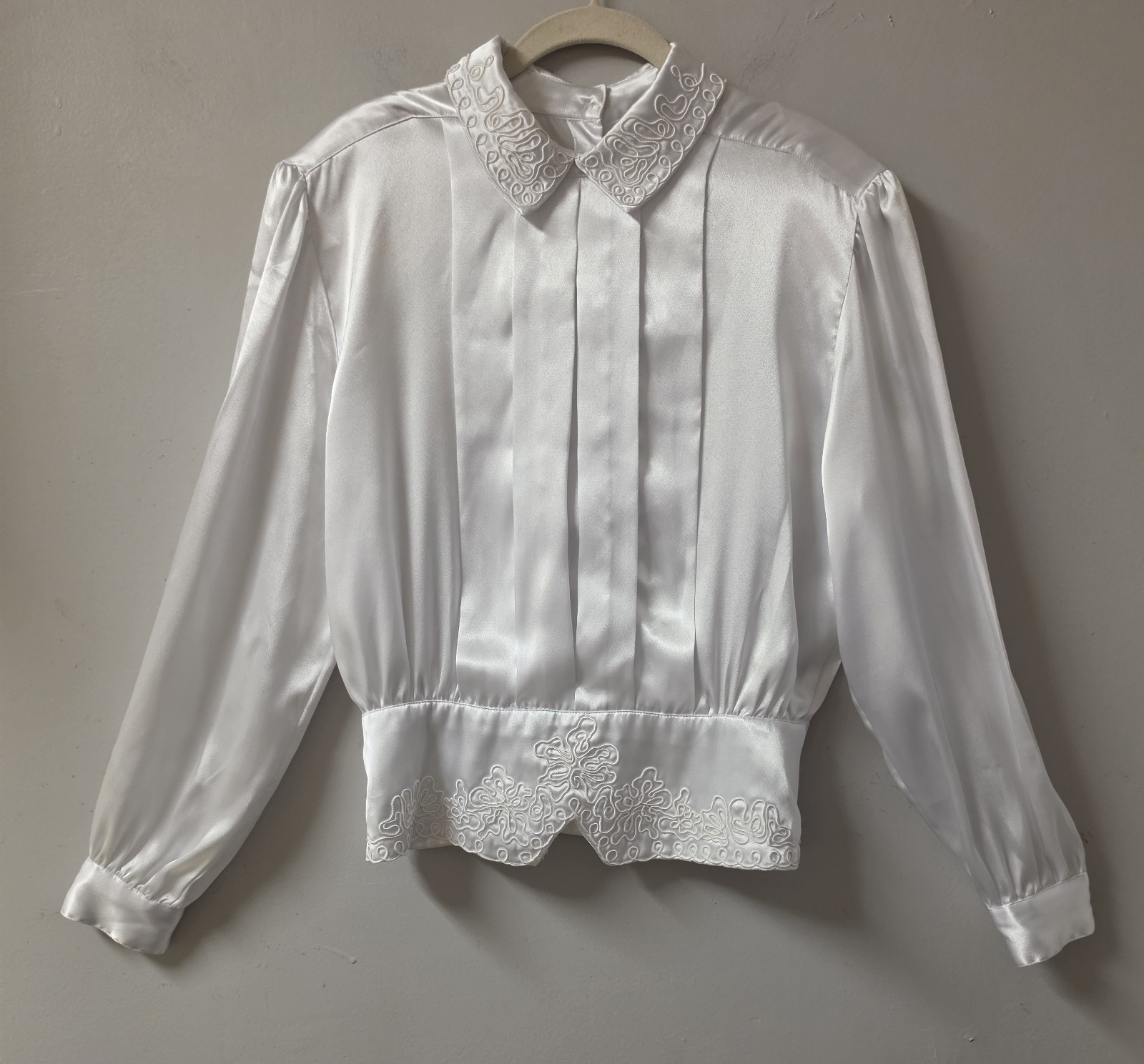 Vintage Worthington White Glossy Satin Pleated Blouse Button Back Long Sz 14