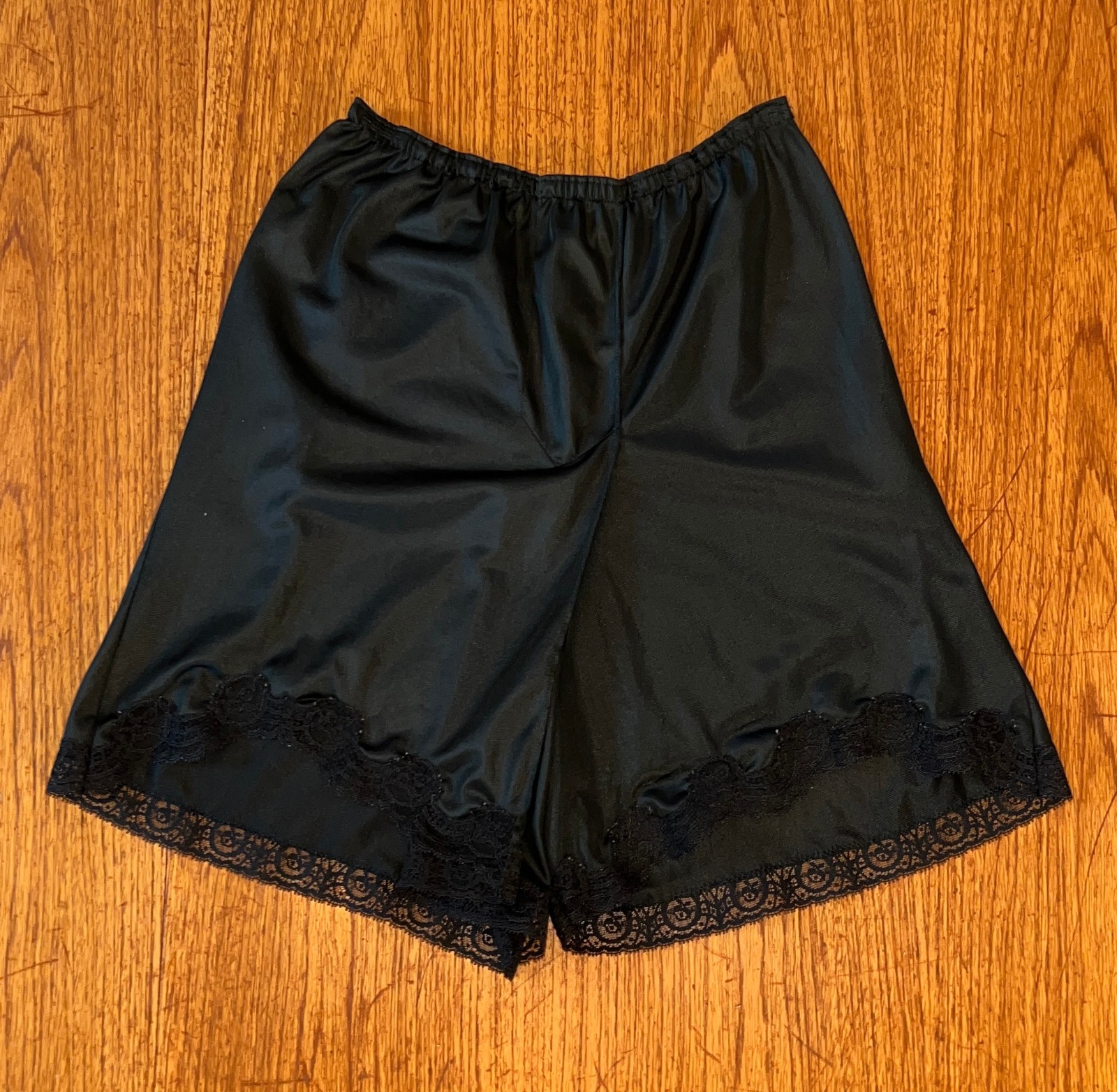 Vintage Kel Ray, Silky 100% Nylon Bloomers/Knickers In Black W/Lace Trim, Size M