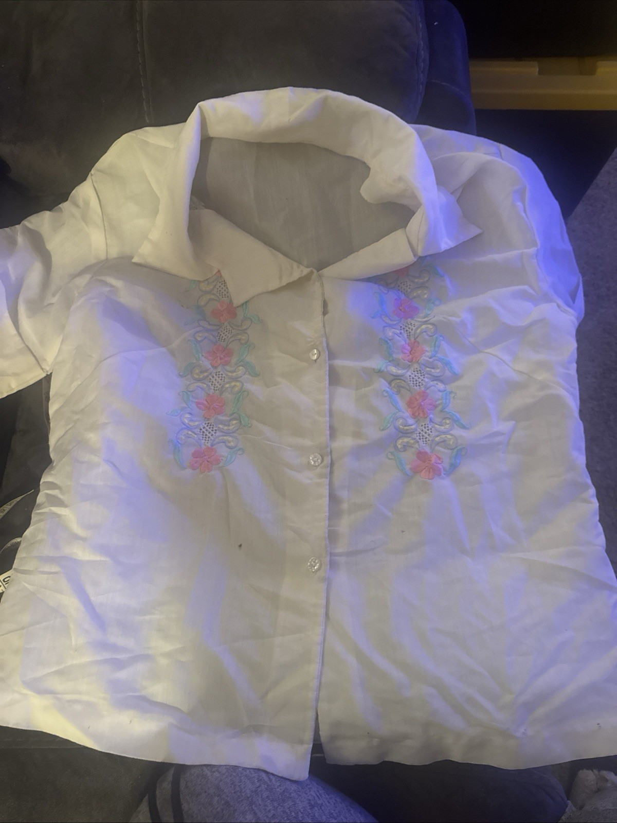 Vintage Embroidered Floral Blouse. Womens XlLarge Pastel Boho White Short Sleeve