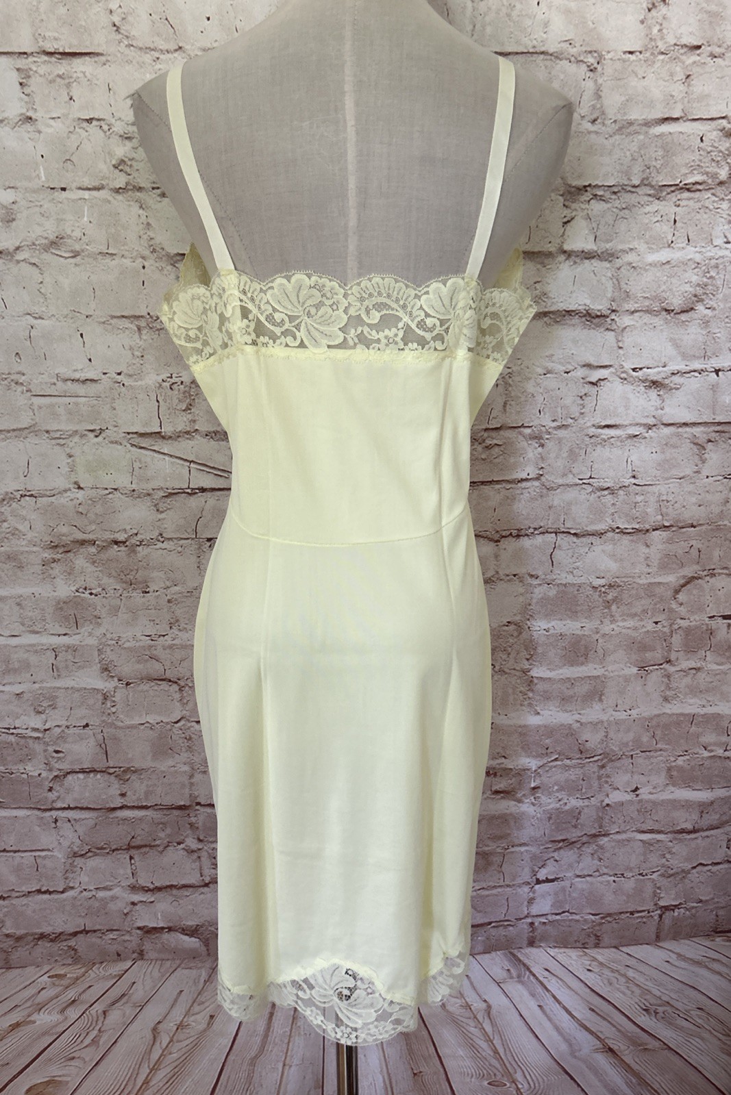 Sears The Doesnt Slip Full Slip Lace Trim 34 Short Yellow Vintage 60’s