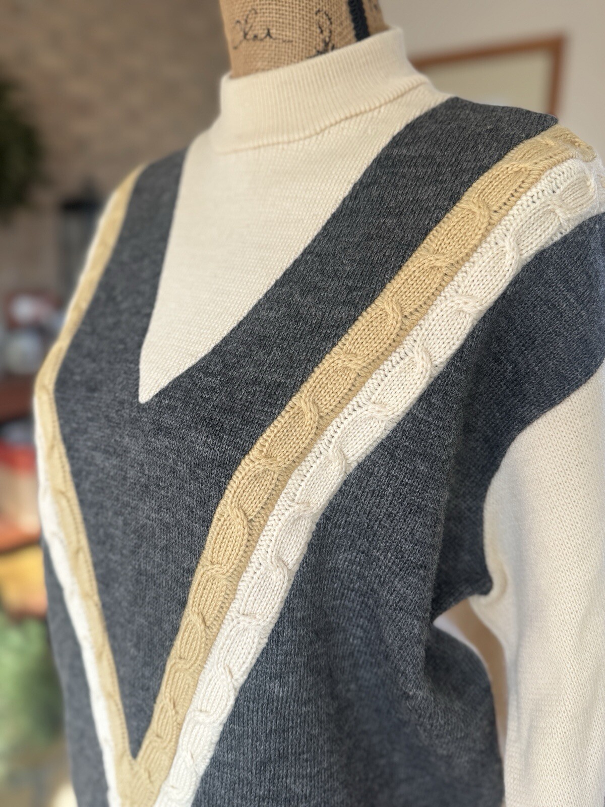 Vintage ‘70’s Knit Sweater 100% Wool, Campbells So. California, XL Neutrals