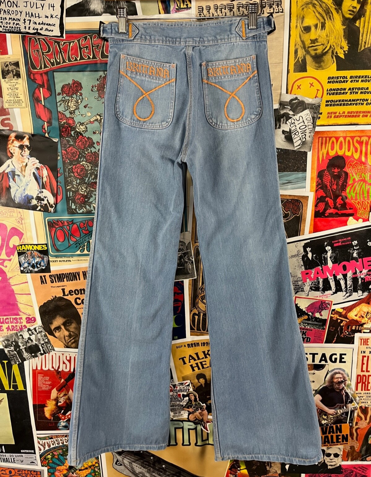 Vtg 70s Light Wash Embroidered Brittania Logo Wide Leg Denim Flares 27×33 Hippie