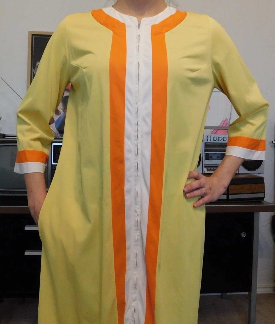 JCPenney Vintage Loungewear Robe Yellow Orange White Regular Size S