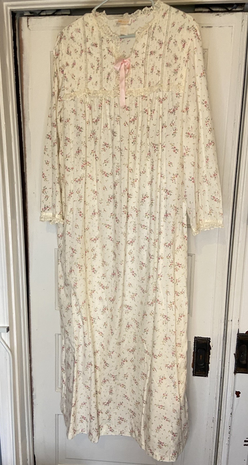 Vtg 80s Barbizon Cream Floral Nightgown Long Sleeves Pleates Cottage Core Sz L