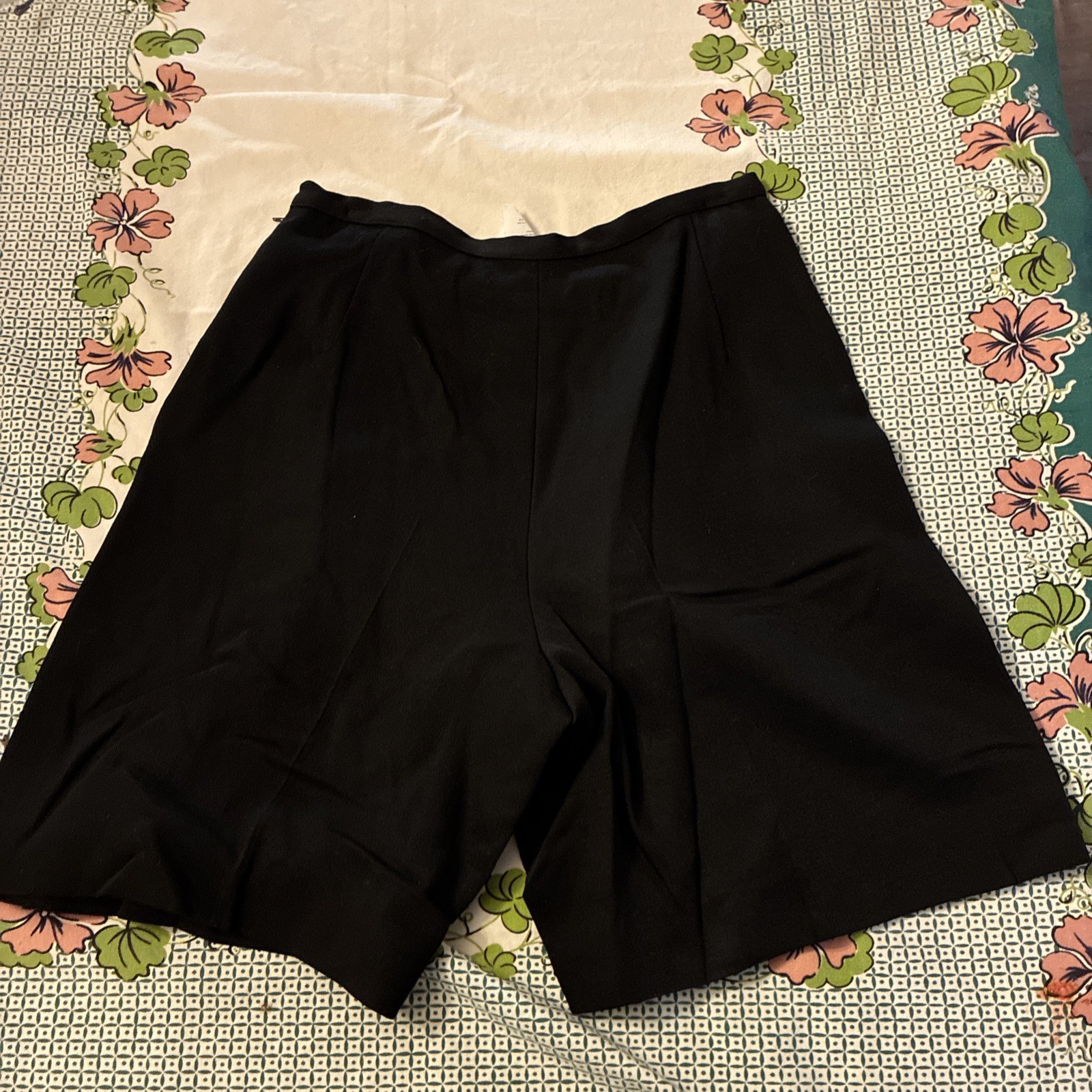 Vtg Women’s Joan & David Made In Italy Shorts Size 8 Black Wool/rayon Mid Thigh