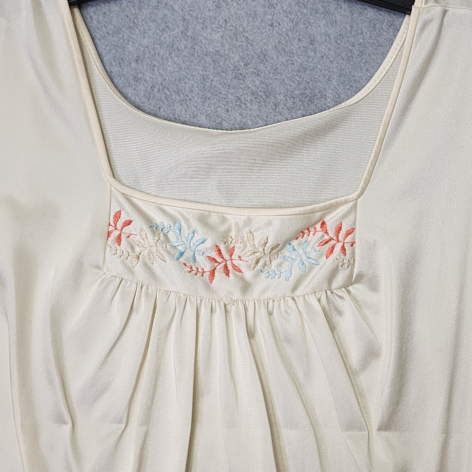 JCPenney Robe Nightgown Set Medium Ivory Vintage Embroidered Sleepwear 2 pc