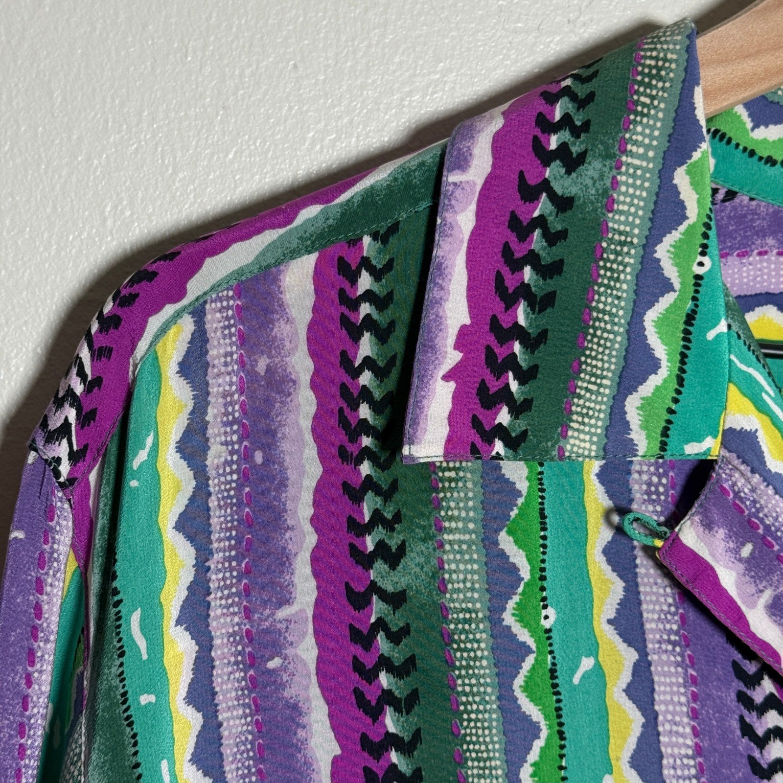 G.W. Design Studio VTG 100% Silk Blouse Purple Green Geometric Stripe Large