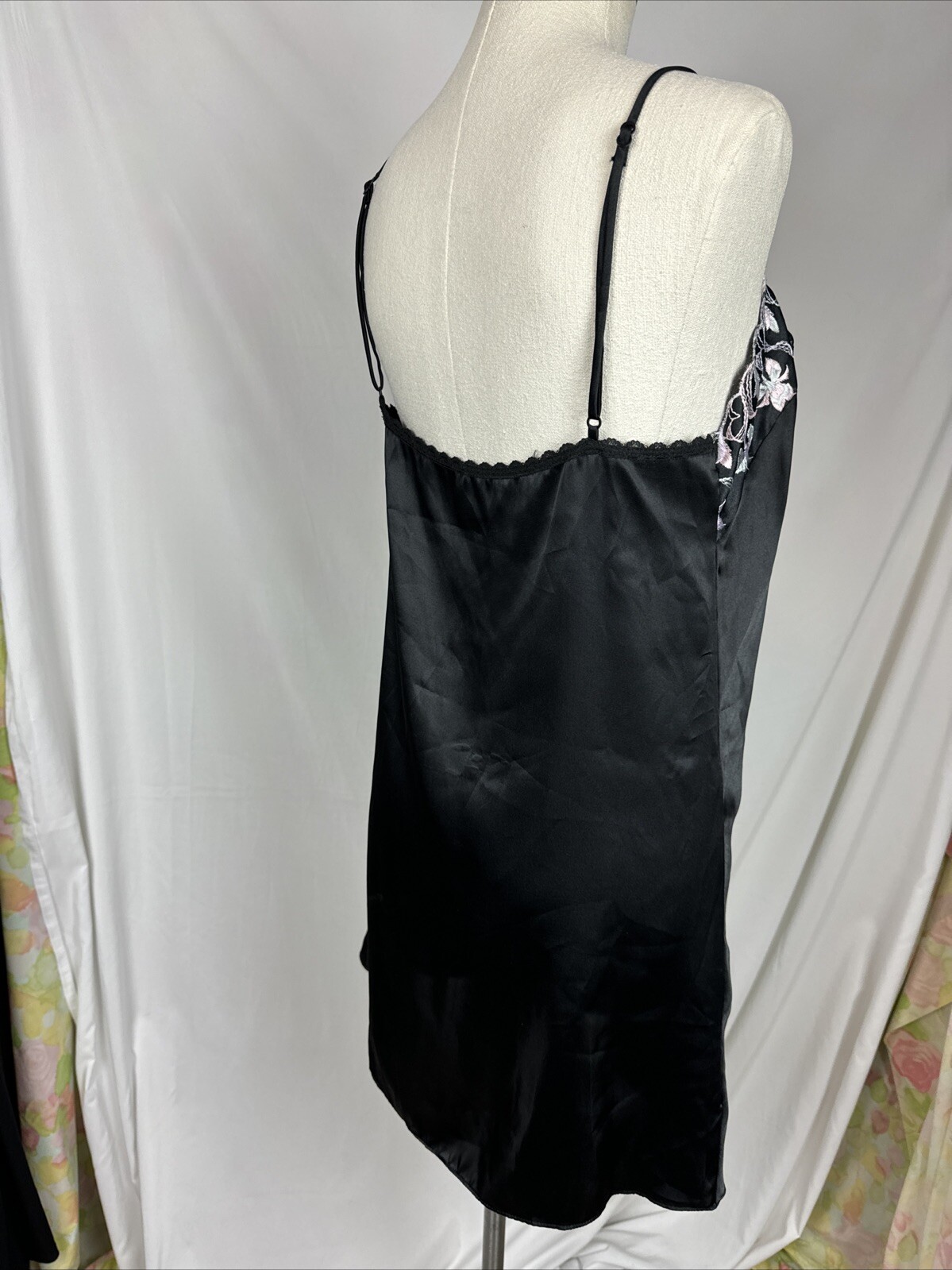 Vintage Shirley Of Hollywood Embroidered Floral Nightie Negligee