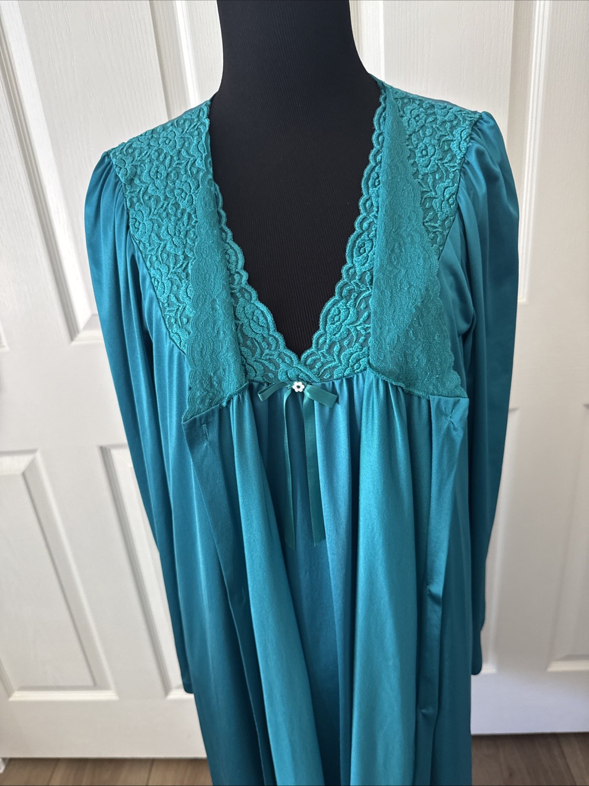 Vanity Fair Jade Green Nylon Nightgown Lace / Satin Bow With Matching Robe M