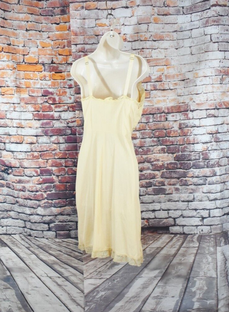 Tokay Size 34 Medium Pleated Chiffon Nylon Full Bra Slip