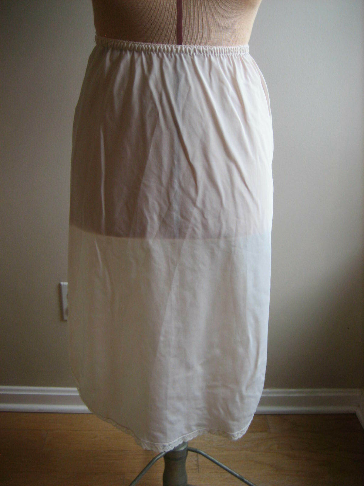 YOUNG TRADITIONS Cream Nylon Half Slip, 2 Lace Edge Tapered Side Slits – Size S