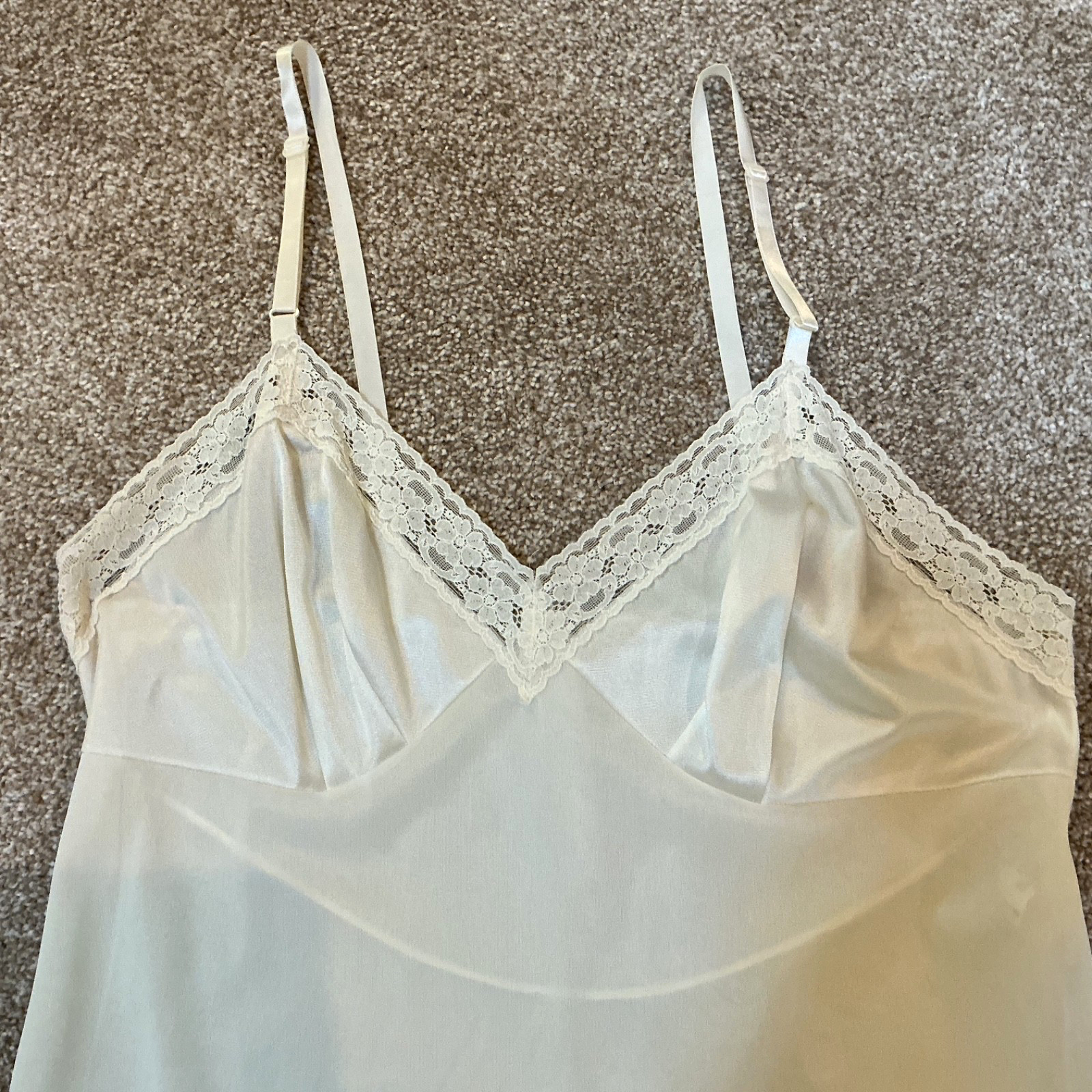Vanity Fair Nylon & Lace Full Slip Ivory Size 34 T Lingerie Streetwear Vintage