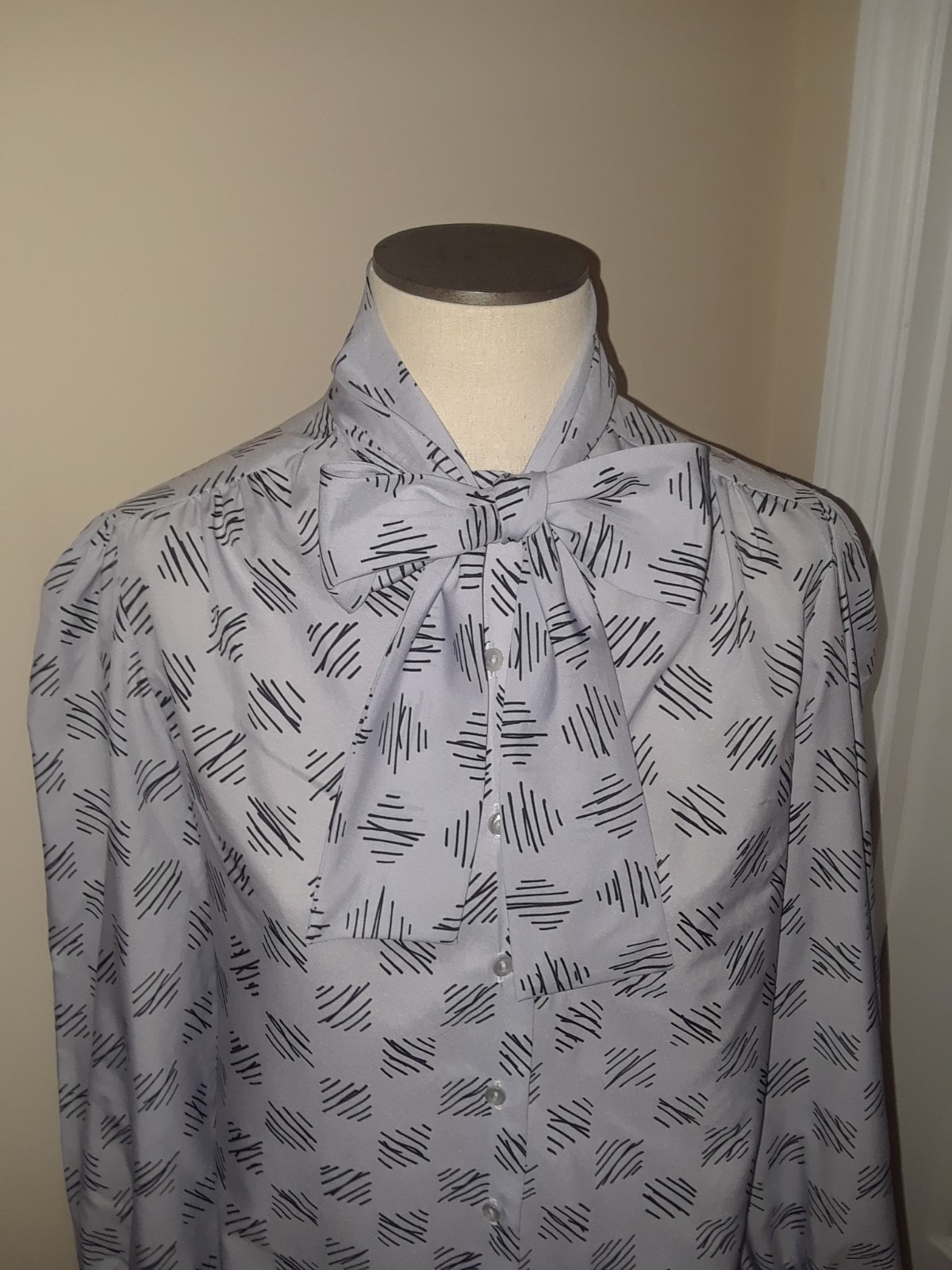 Vintage Arabella Blake Gray Geometric Pussybow Tie Blouse Size 12