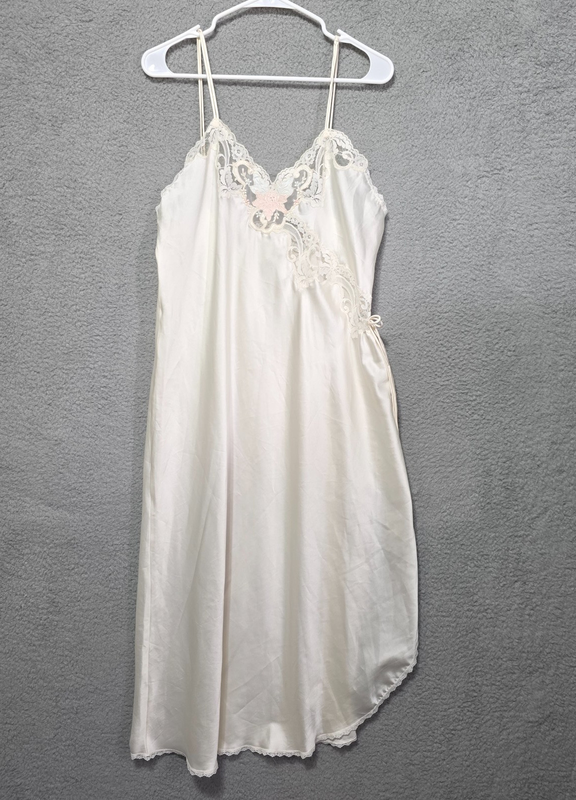 Vintage Sara Beth Nightgown Embroidered Floral Appliqué Lace Beaded Trim M/L