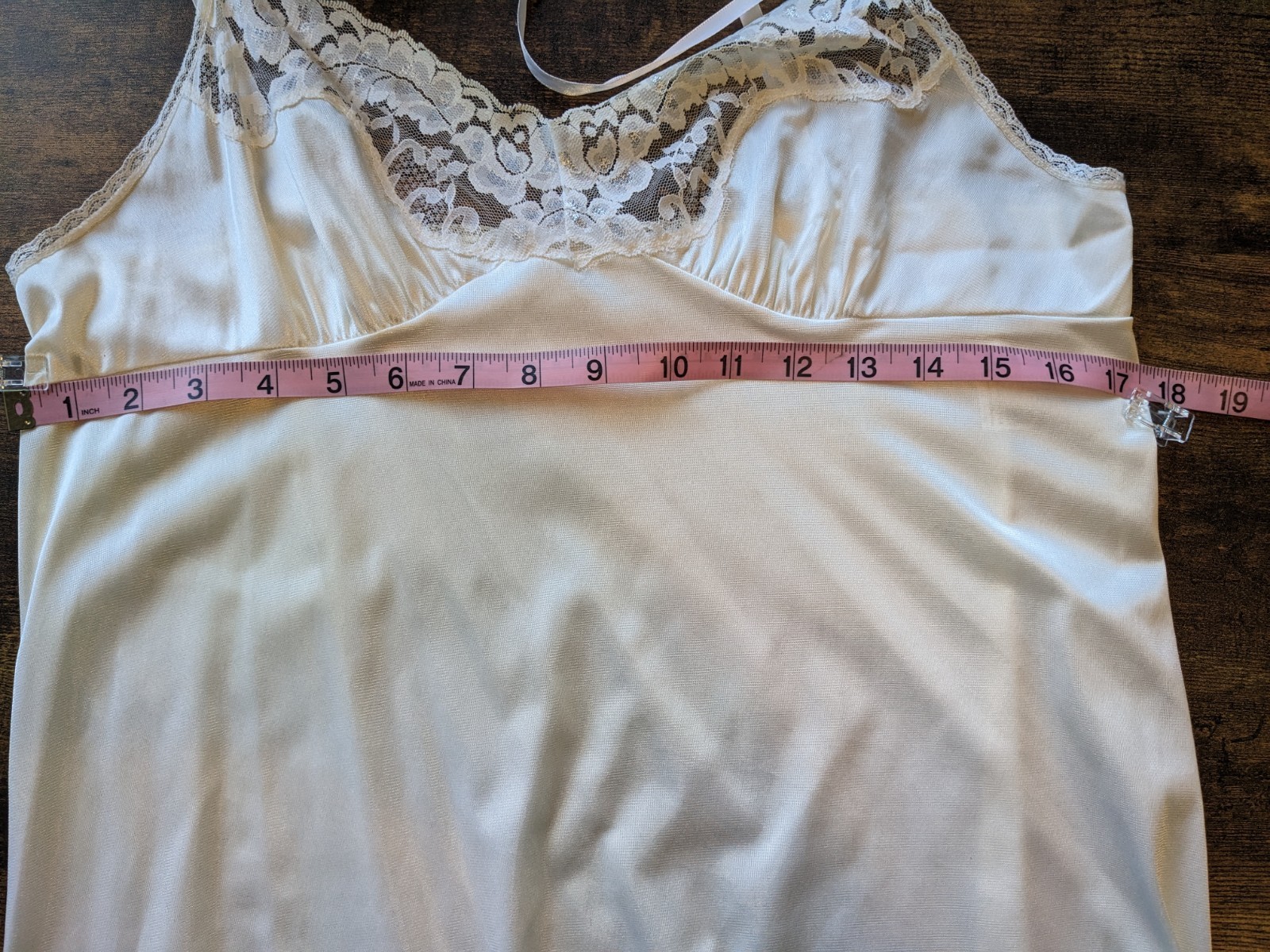 VASSARETTE VINTAGE WOMENS NYLON LACE TRIM SLIP LINGERIE IVORY UNDERGARMENT SZ 38
