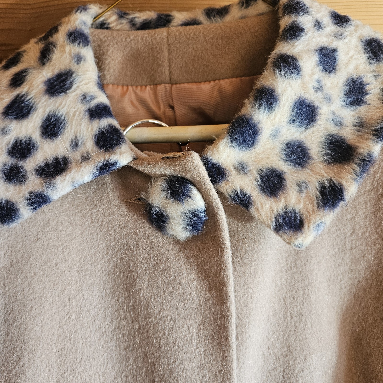 Vintage Tan Wool Skirt And Jacket Leopard Faux Fur Collor Buttons. Size 10