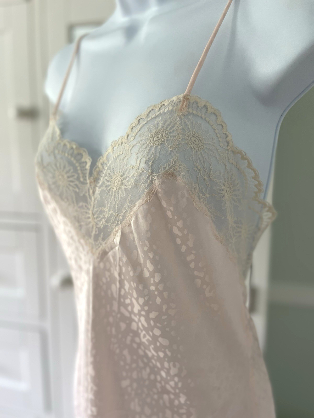 VTG ’80s Georgette Trabolsi – Medium- Chemise Nightgown -Blush Pink Cream Lace
