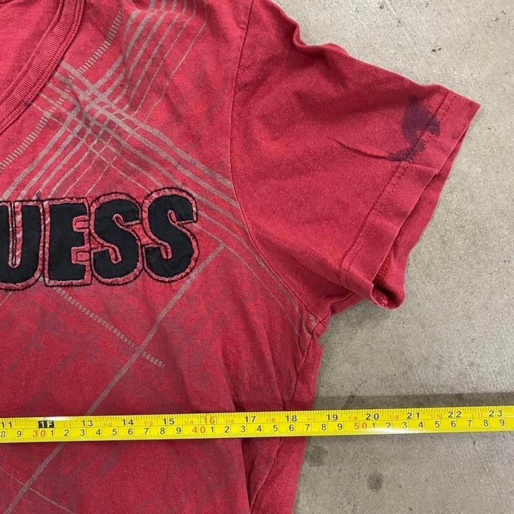 Vintage Y2K Women’s Guess V-Neck Baby Tee Shirt Size M