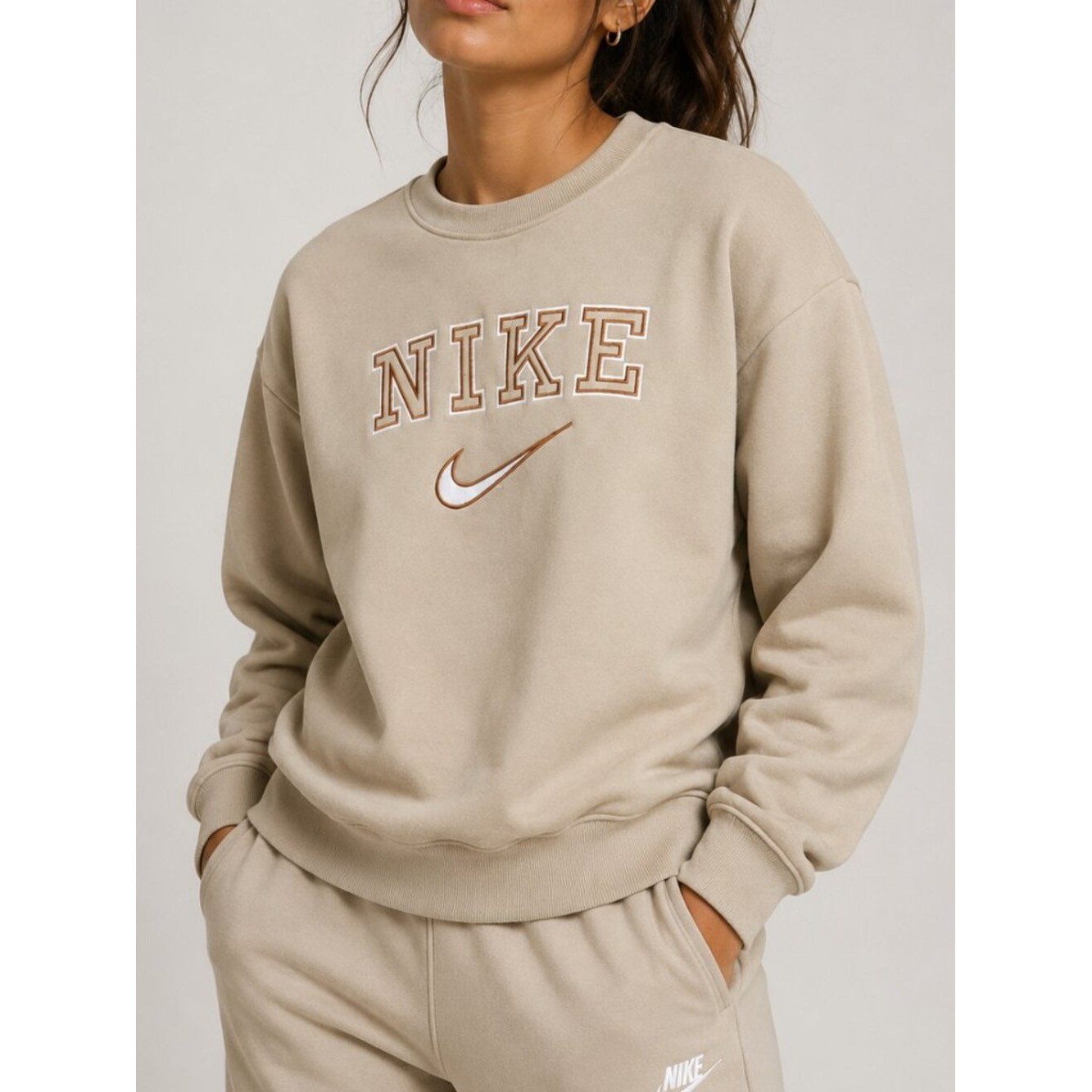 Vintage Nike Y2K 90s-00s Crewneck Sweater Tan Medium