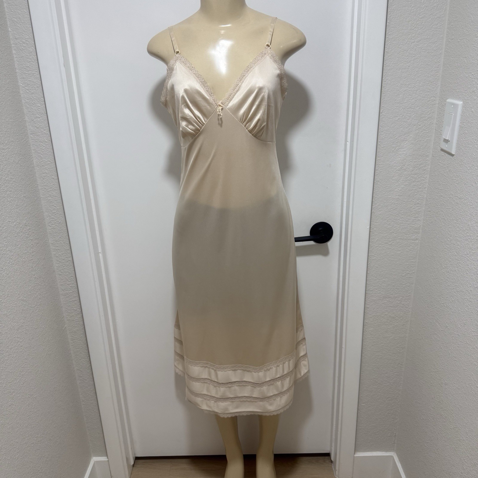 Sears Full Slip sz 34 Nude Beige Nylon Cut Away Lace Trim to Shorten