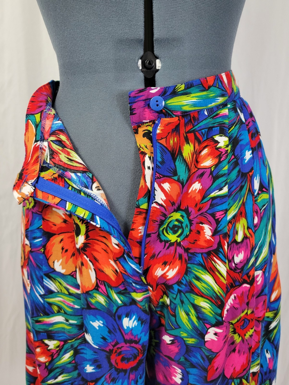 Vintage Grand Nouveau Bright Floral Top & Pleated High Waisted Shorts Size Large