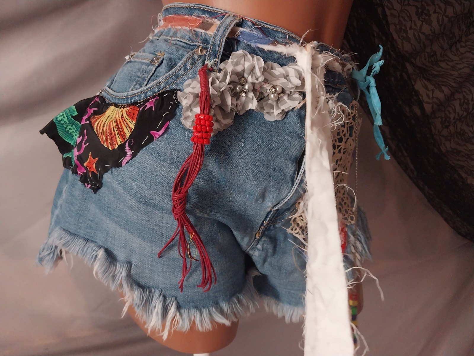 VTG DISTRESSED 812 REDLINE GYPSY EMBRD CROCHET CARE BEAR DENIM HIPPY SHORTS L
