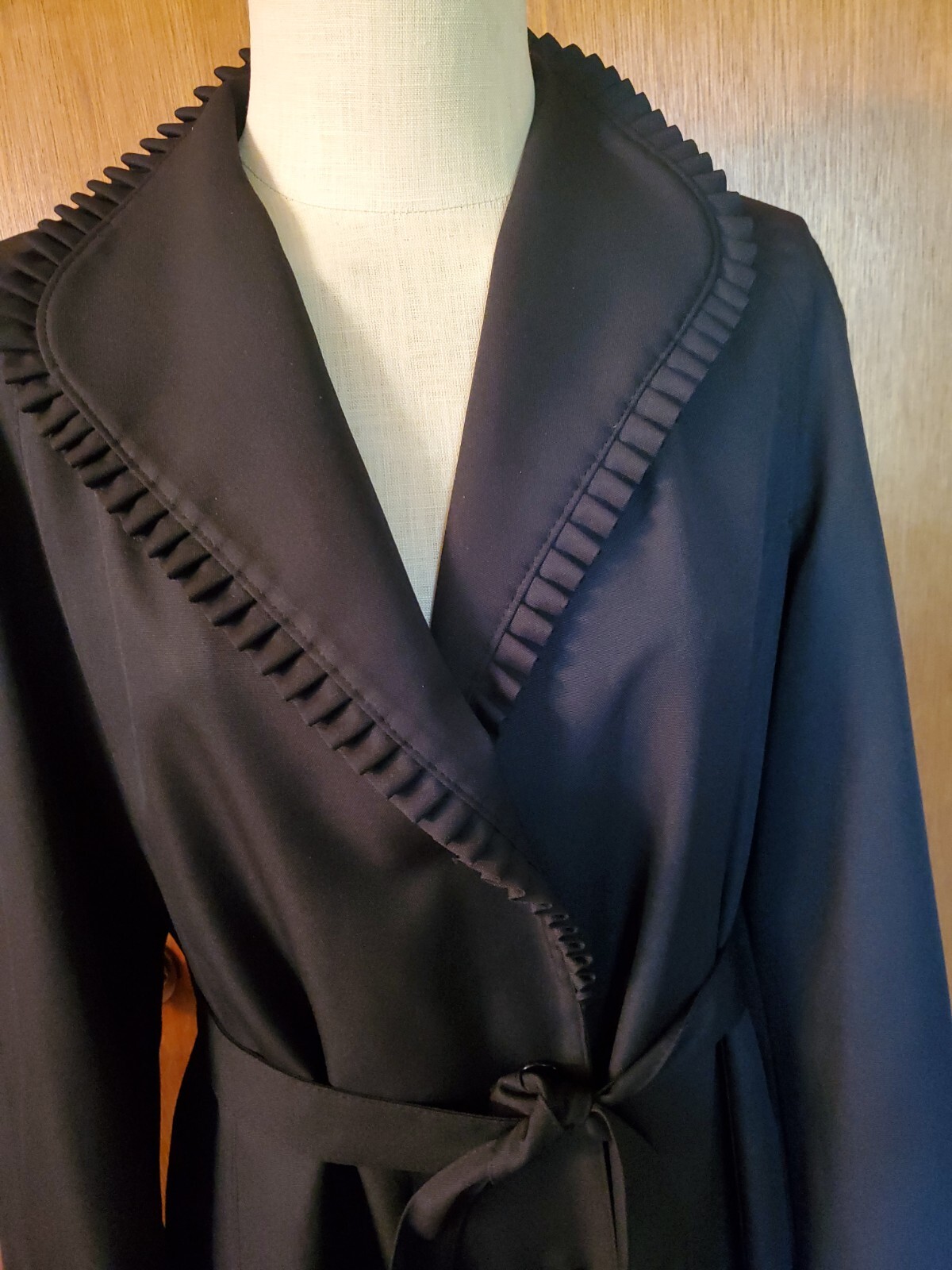 BONDERS Vtg. Women’s Black Trench Coat Long Sleeve Casual/Dressy Ruffles S/M