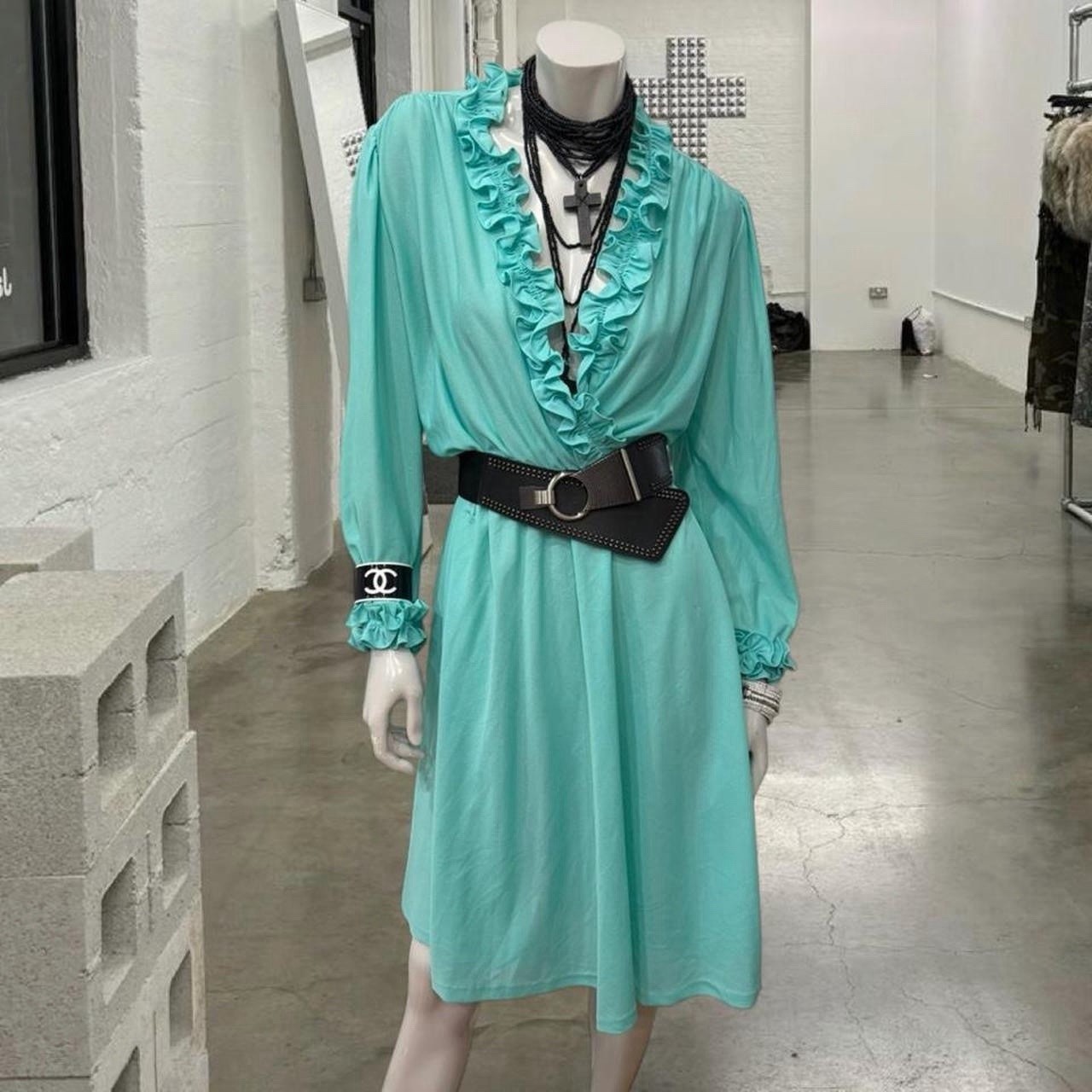 1970s/early 80s vtg mint green long sleeve midi secretary dress