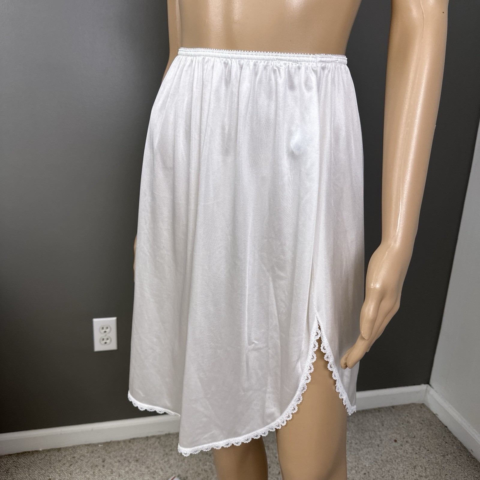 Warners Perfect Measure Half Slip Bright White Size Medium 55308 USA Made Nylon
