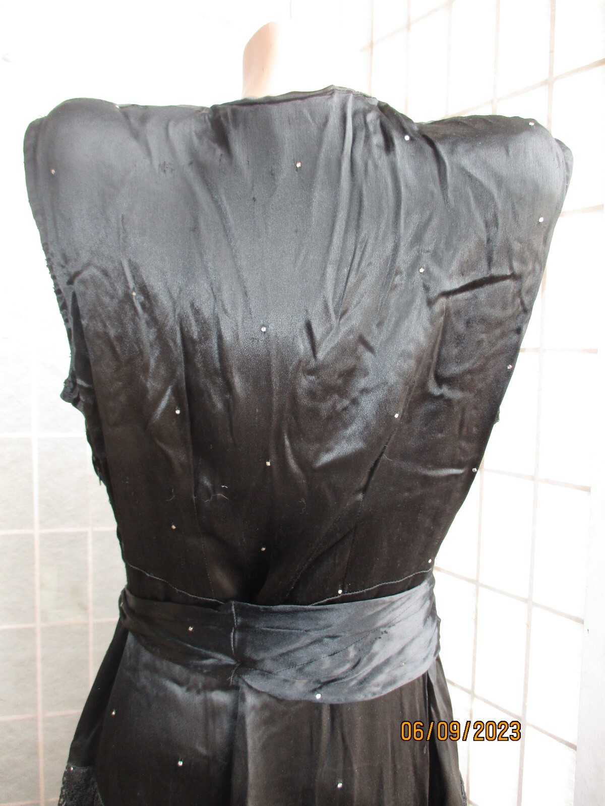 30s 40s Black Satin w/Rhinestones and Lace Slvless Dress sz40x36x42″