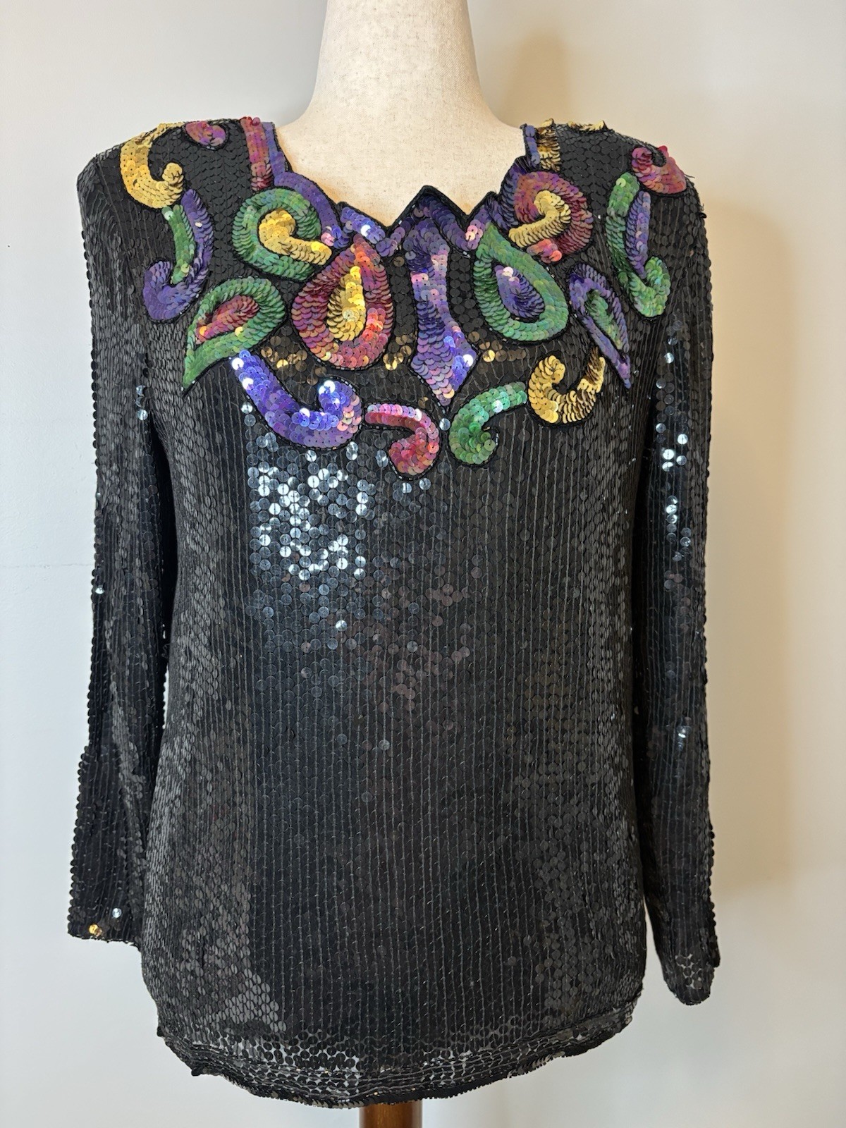 Sweelo Vintage 1980-1990’s Swirl Pattern Sequin Designer Black Silk Lining Top