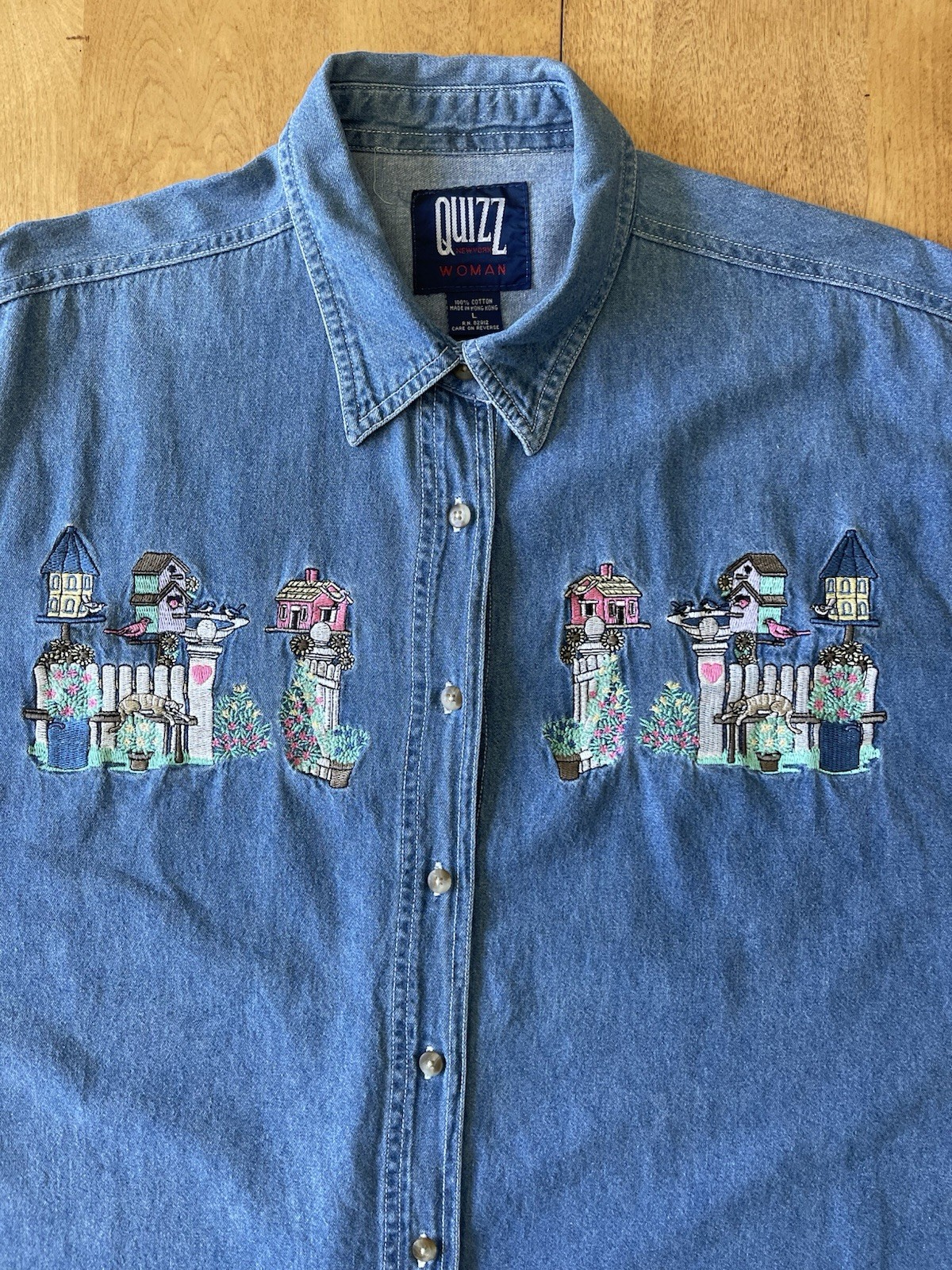 Vintage 90s Quizz Woman Birdhouses Birds Embroidered Denim Button Shirt Large