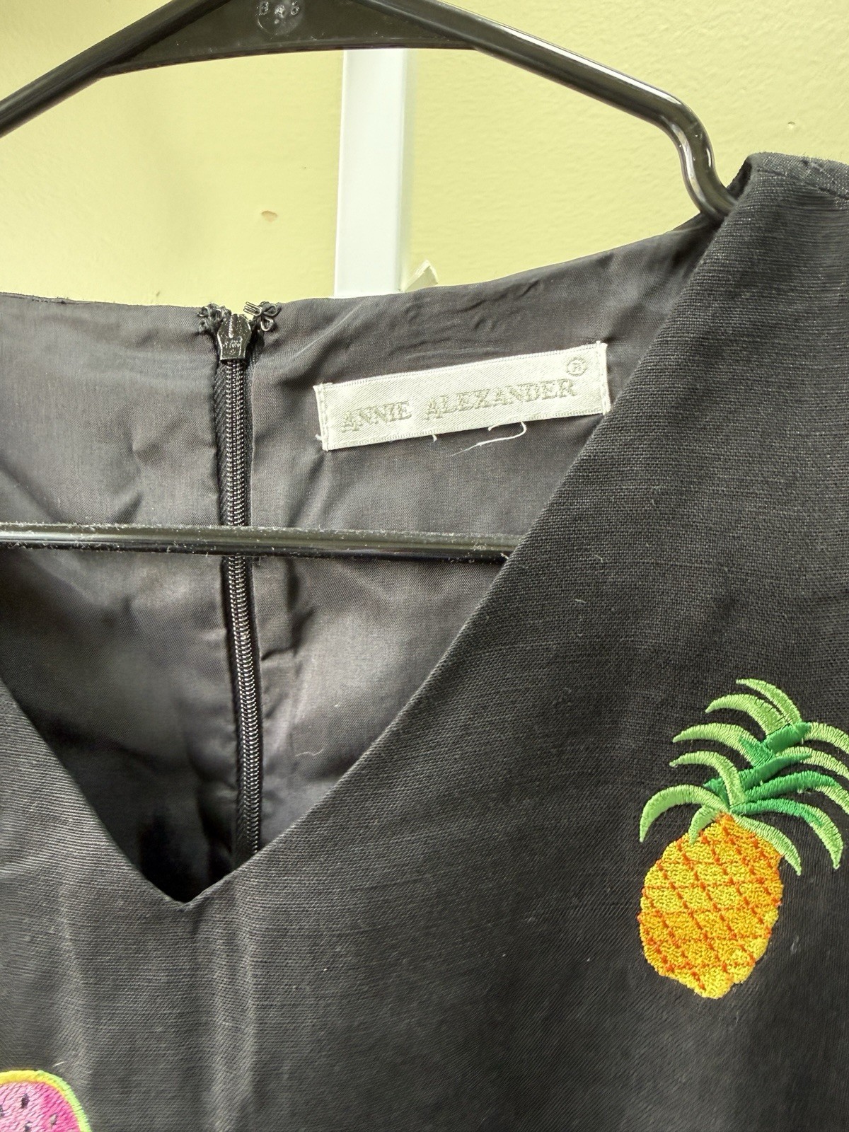 Vintage 90s Y2K Annie Alexander Embroidered Fruit Linen Blouse Tank Size Medium