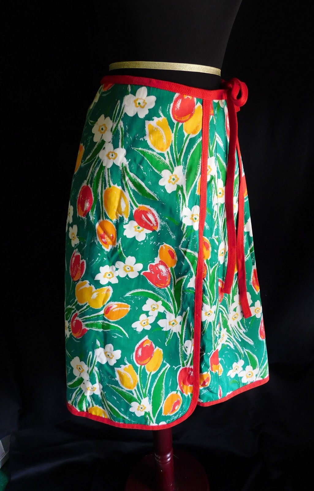 Vintage 60’s reversible wrap skirt, tulips and daffodils/red, cotton